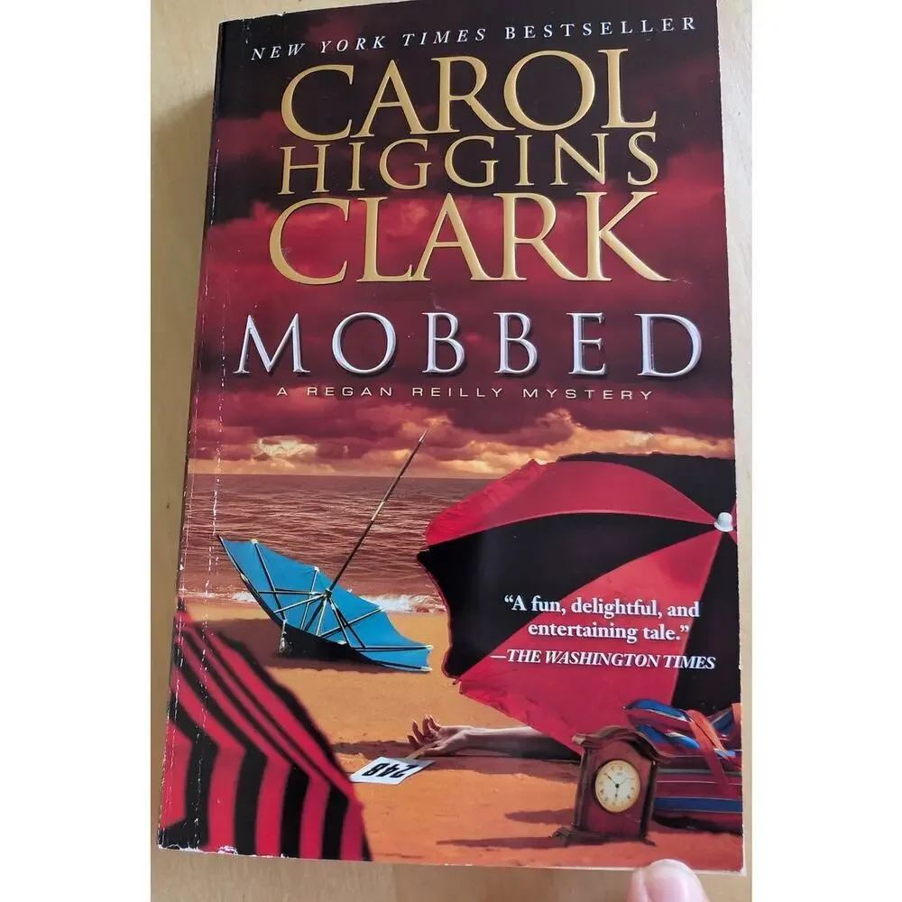 📚 Mobbed by Carol Higgins Clark